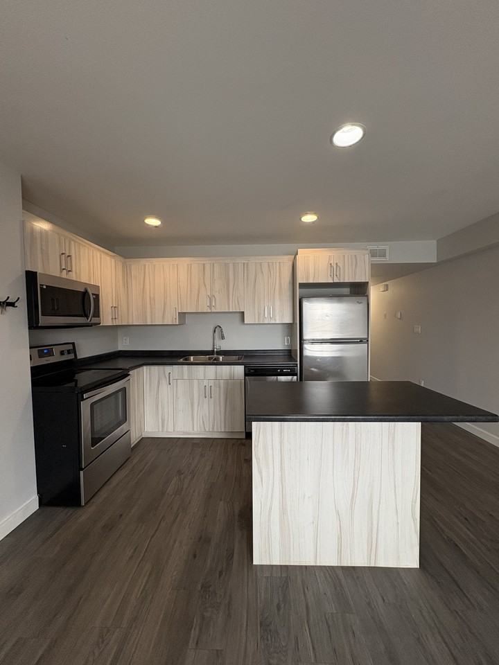 1530 Logan Ave - Photo 2 of 10