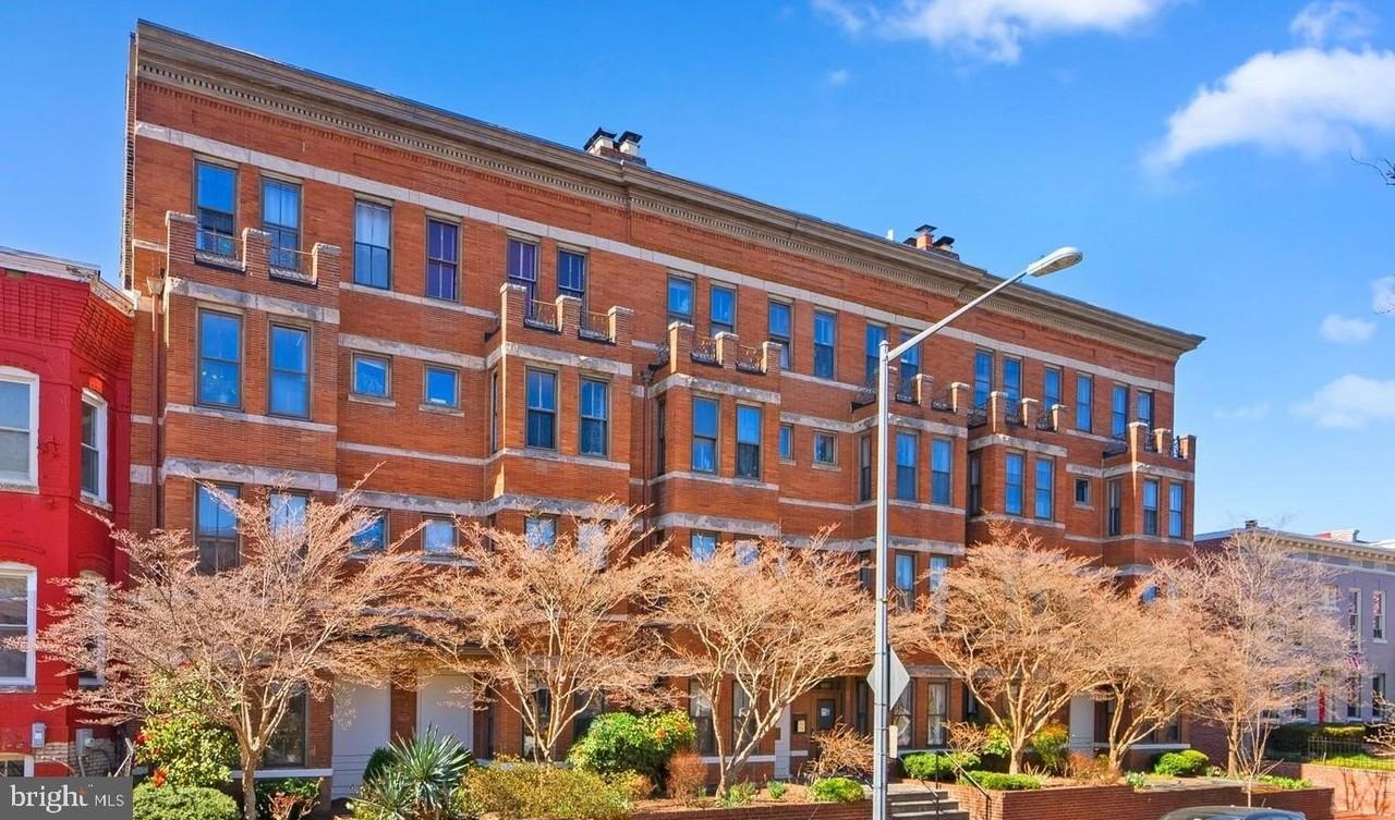 410 11th St Ne Apt 6 #6 - Photo 3 of 28