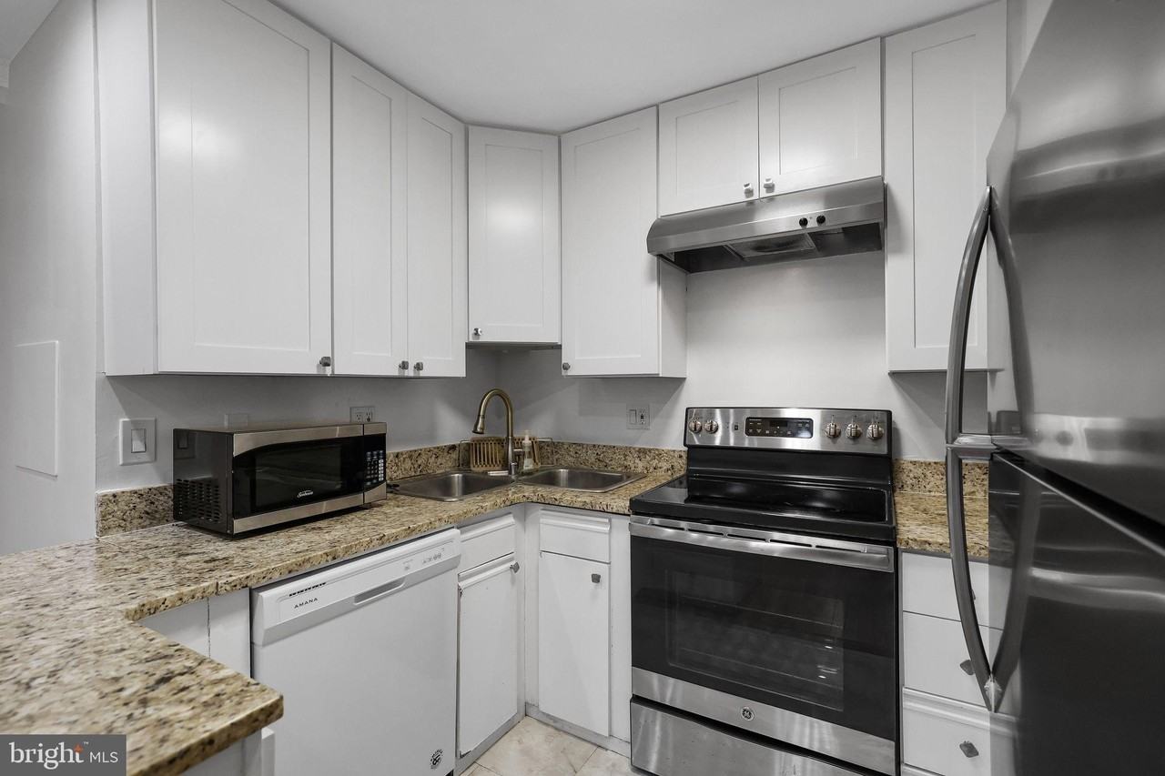 1828 California St Nw Apt B #B - Photo 6 of 23