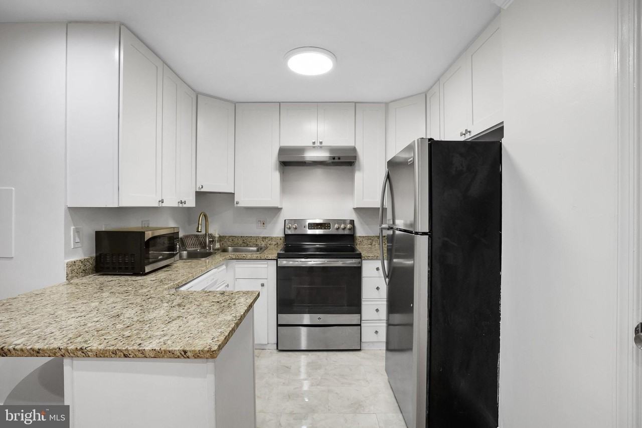 1828 California St Nw Apt B #B - Photo 7 of 23