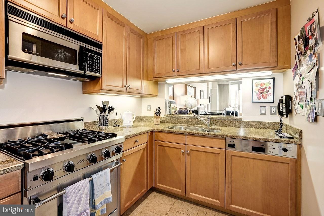 1155 23rd St Nw #PH1B - Photo 3 of 15