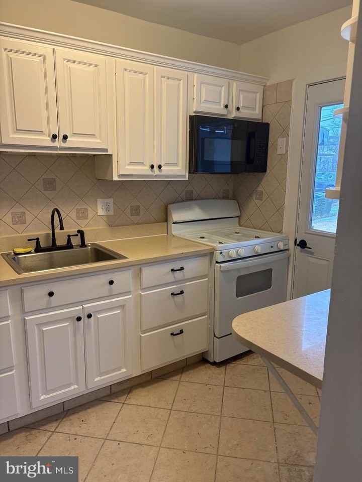 5030 S Dakota Ave Ne - Photo 6 of 26