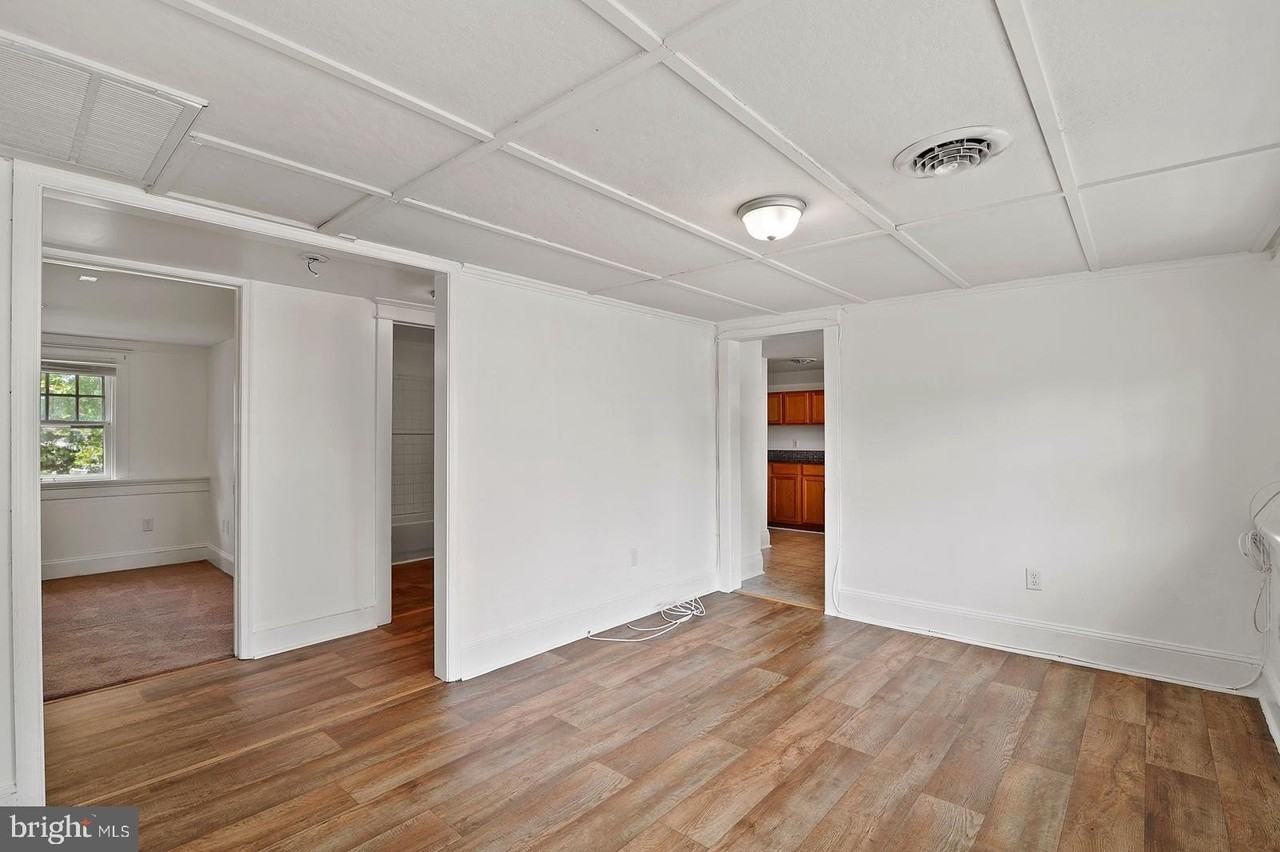 104 N Layton Ave Apt B #B - Photo 2 of 12