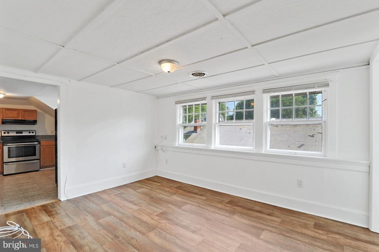 104 N Layton Ave Apt B #B - Photo 3 of 12