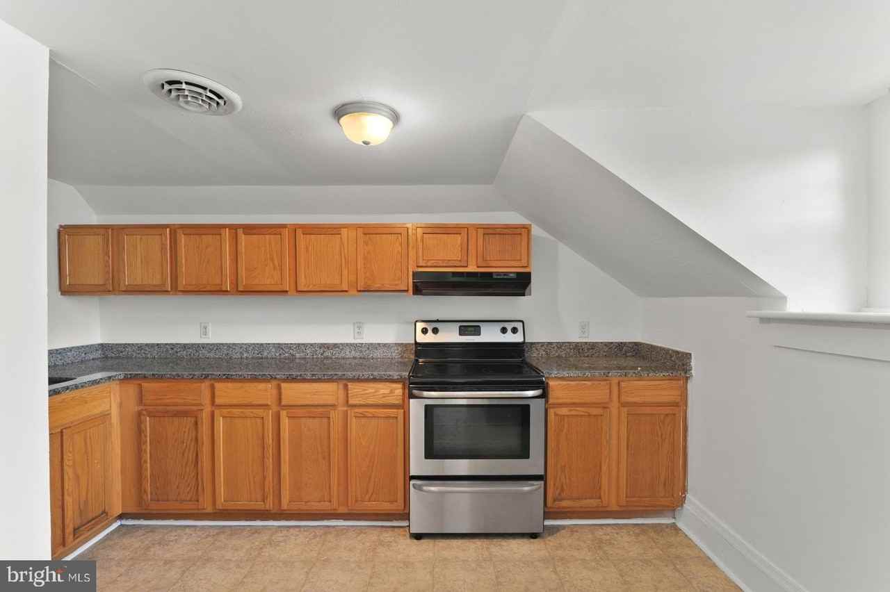 104 N Layton Ave Apt B #B - Photo 5 of 12