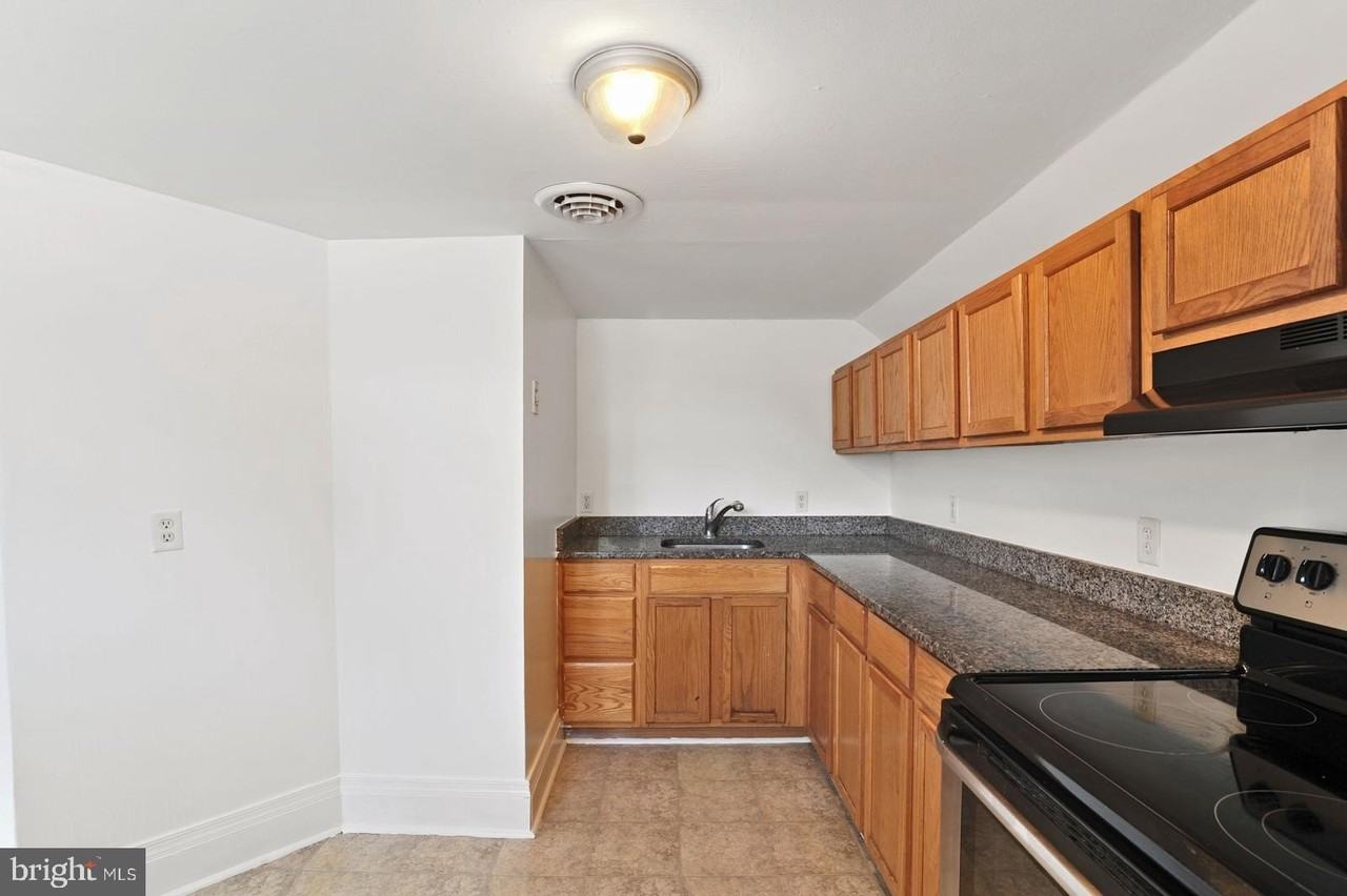 104 N Layton Ave Apt B #B - Photo 6 of 12