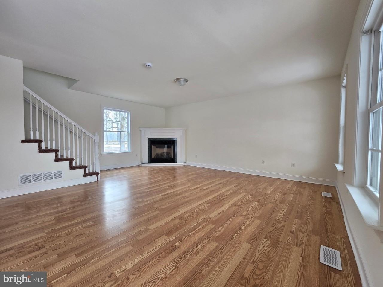 271 Ashton Ct - Photo 2 of 50