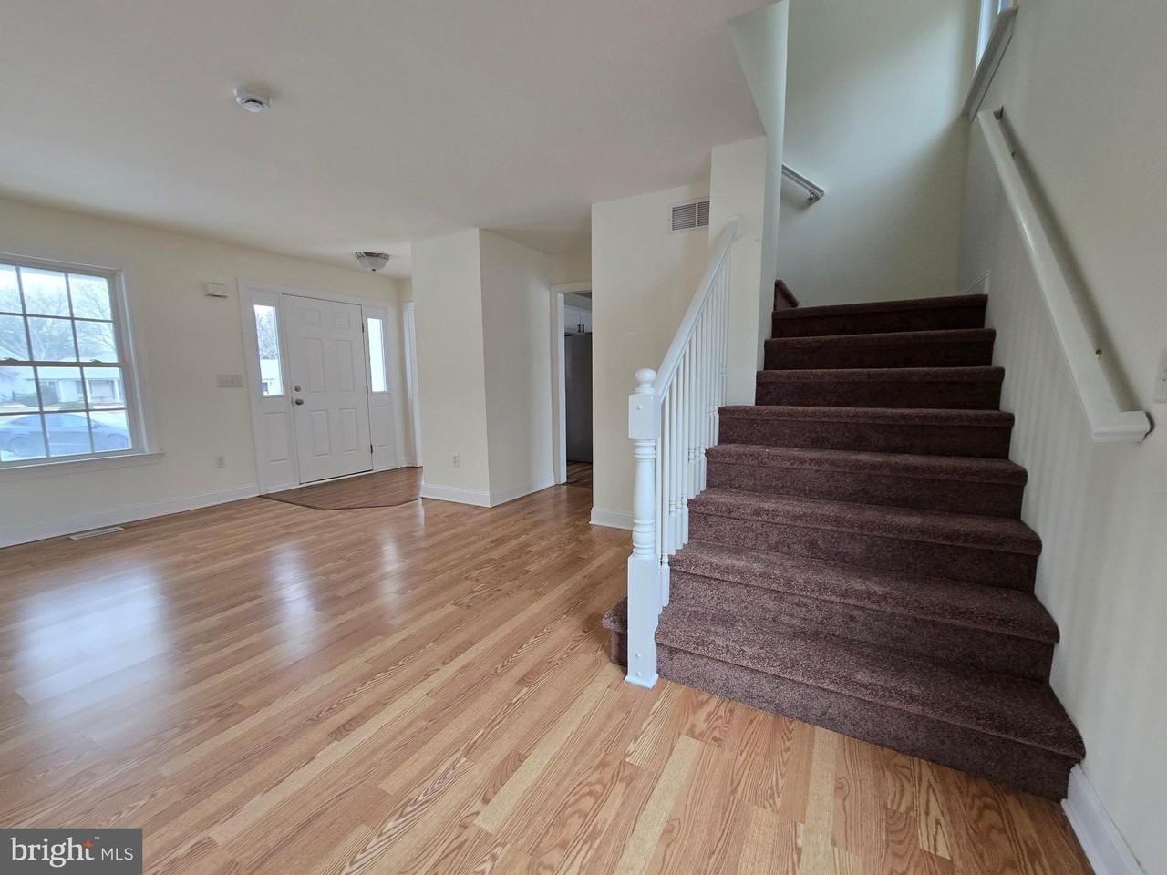 271 Ashton Ct - Photo 4 of 50