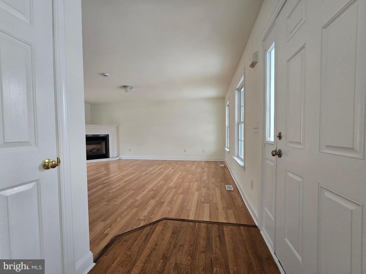 271 Ashton Ct - Photo 6 of 50