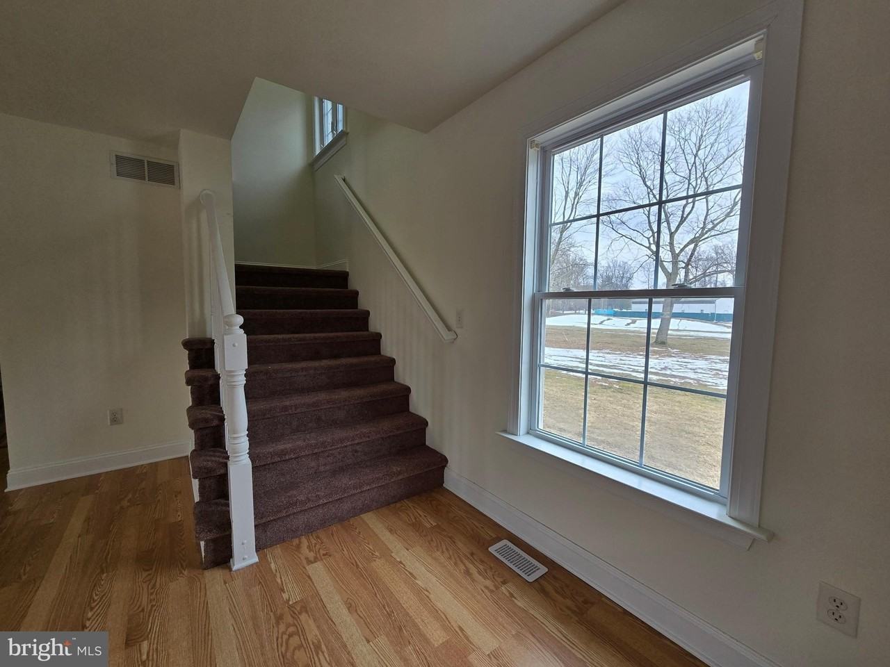 271 Ashton Ct - Photo 7 of 50