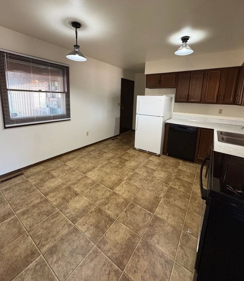 2000 8th St Nw - Photo 4 of 18