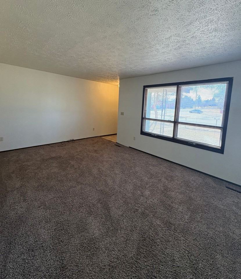 2000 8th St Nw - Photo 5 of 18