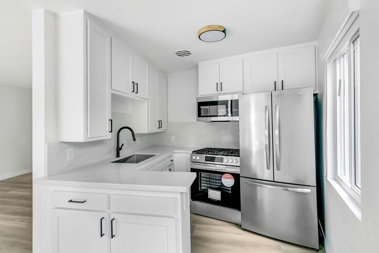 8741-8743 Shoreham - Photo 5 of 11