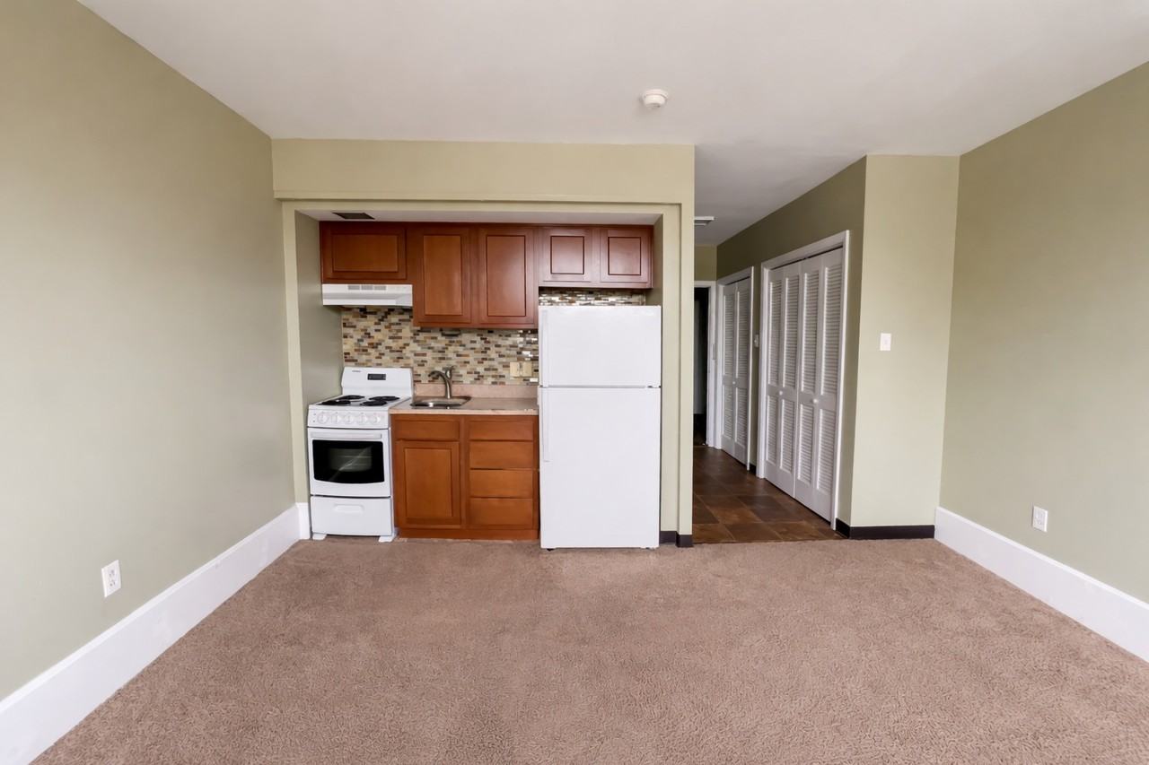 4651 CENTRE AVEAPT 25 #25 - Photo 2 of 8