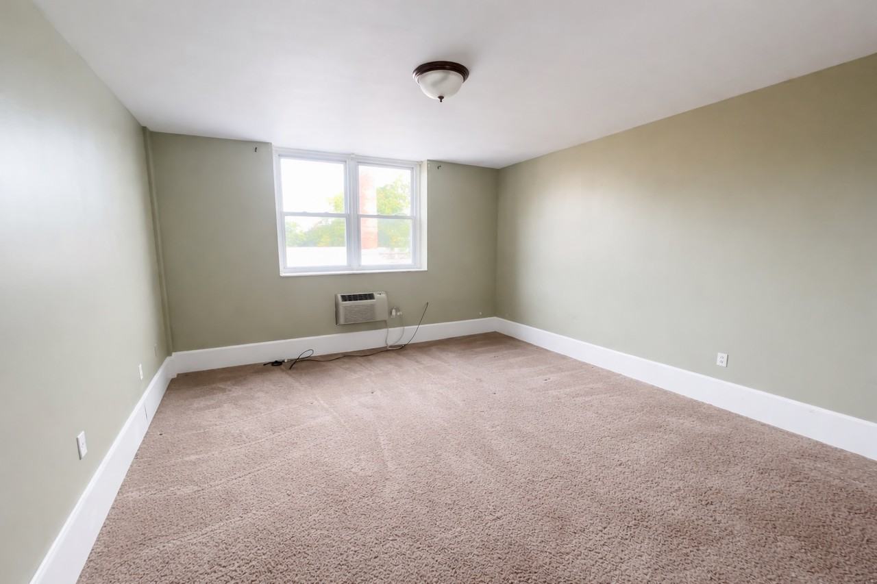 4651 CENTRE AVEAPT 25 #25 - Photo 4 of 8