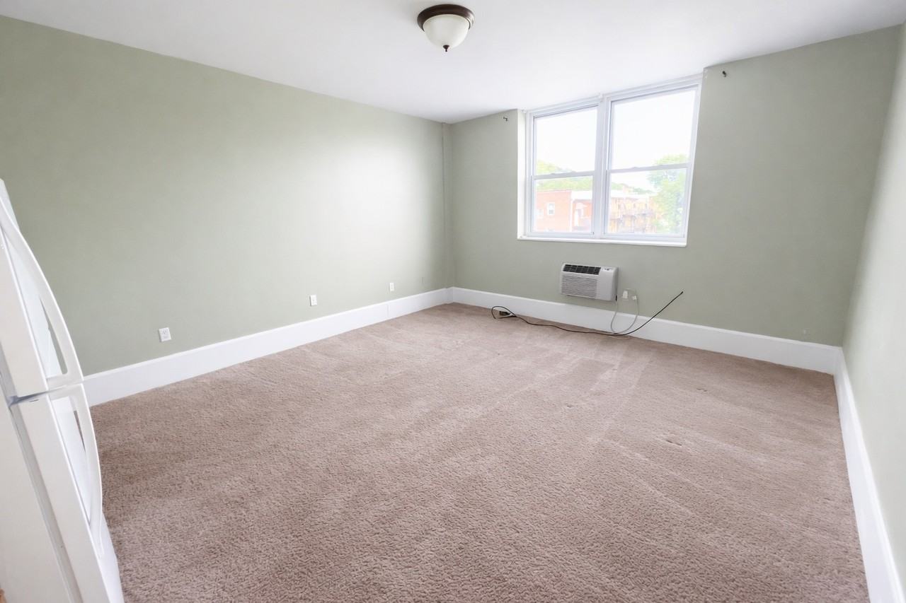 4651 CENTRE AVEAPT 25 #25 - Photo 5 of 8