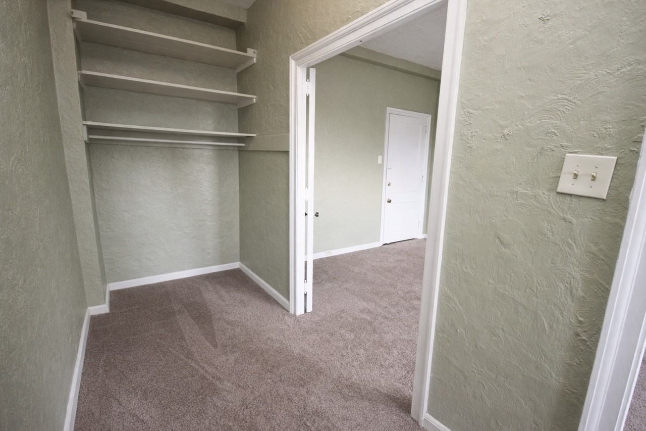 4651 CENTRE AVEAPT 25 #25 - Photo 7 of 8