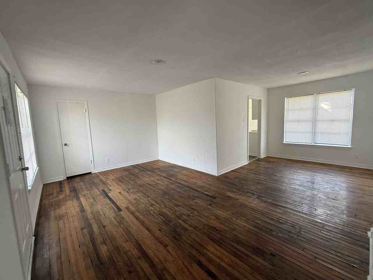 15 Macarthur Dr #1 - Photo 4 of 17