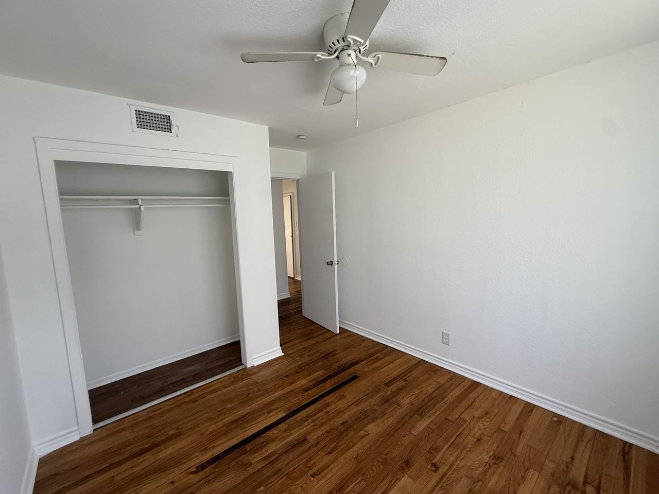 15 Macarthur Dr #1 - Photo 7 of 17