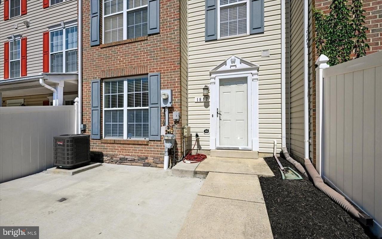 1817 Triple Feather Rd - Photo 4 of 10