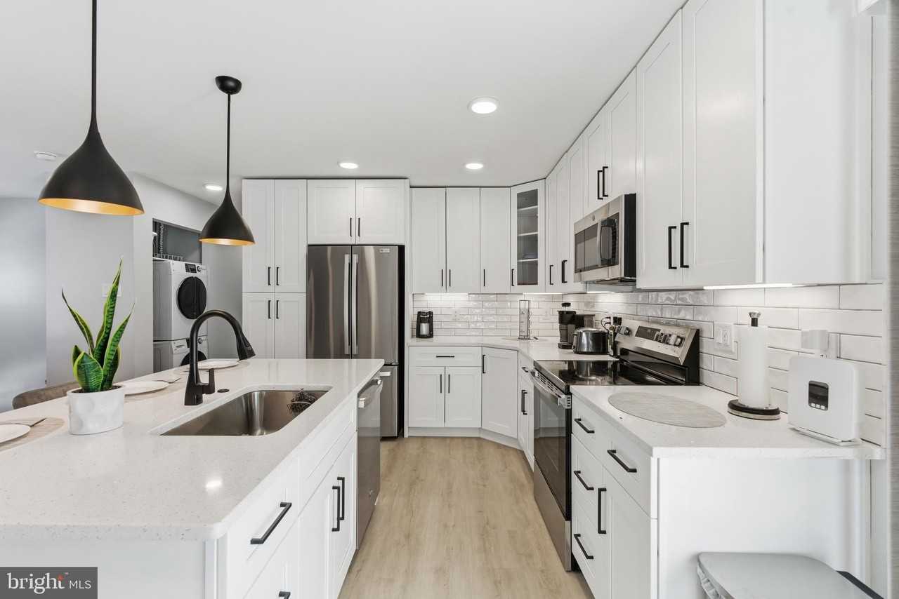 7872 Bastille Pl - Photo 2 of 39