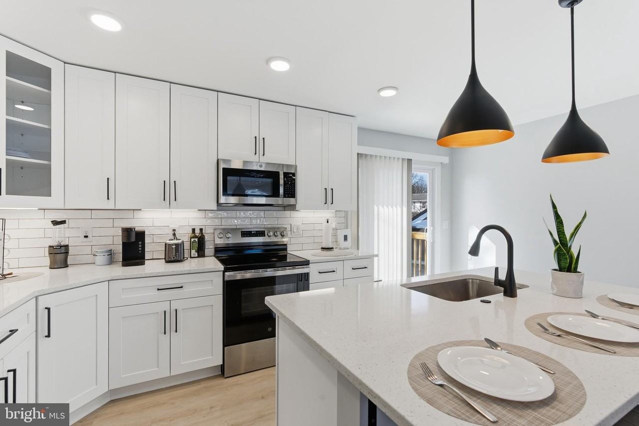 7872 Bastille Pl - Photo 4 of 39