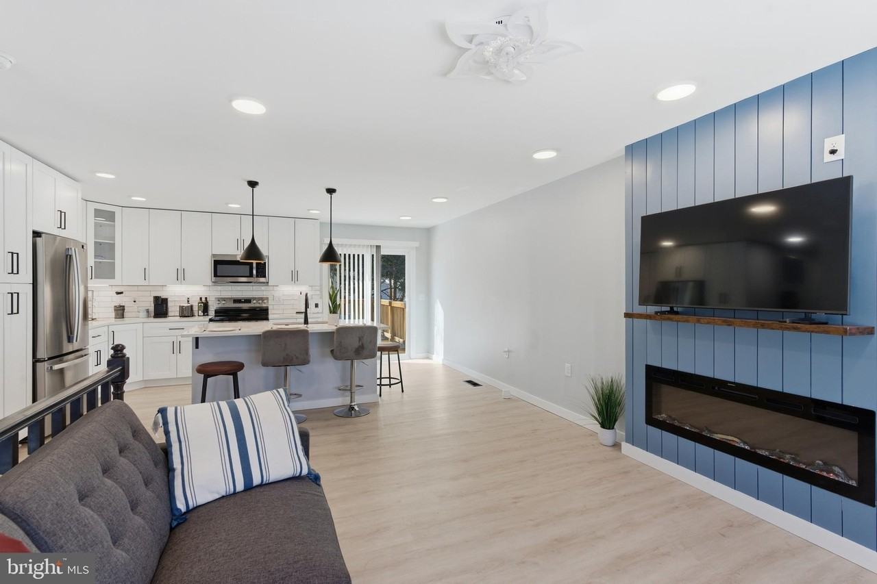 7872 Bastille Pl - Photo 7 of 39