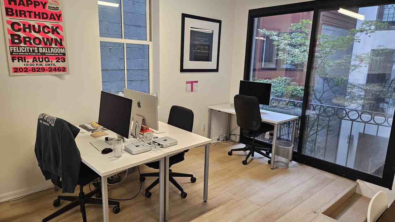 731 8th St Se #201 - Photo 3 of 10