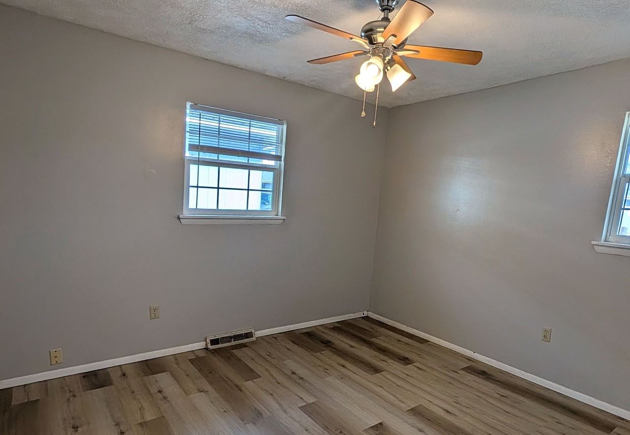 2044 S Barcliff Ave Apt 3 #3 - Photo 6 of 9