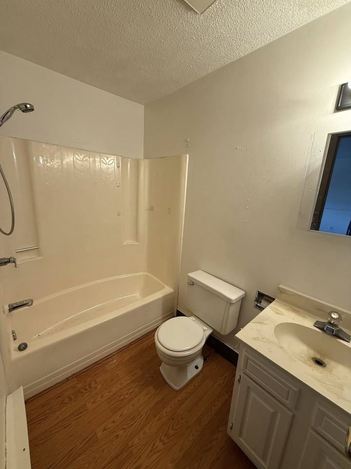 3114 East Pike - L #L - Photo 3 of 4