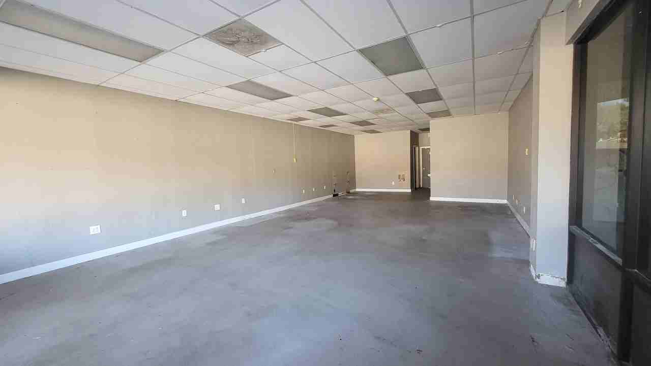 5993 Bartlett Center Dr #1 - Photo 3 of 6