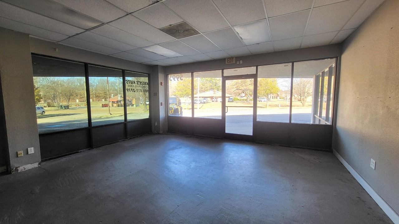 5993 Bartlett Center Dr #1 - Photo 4 of 6