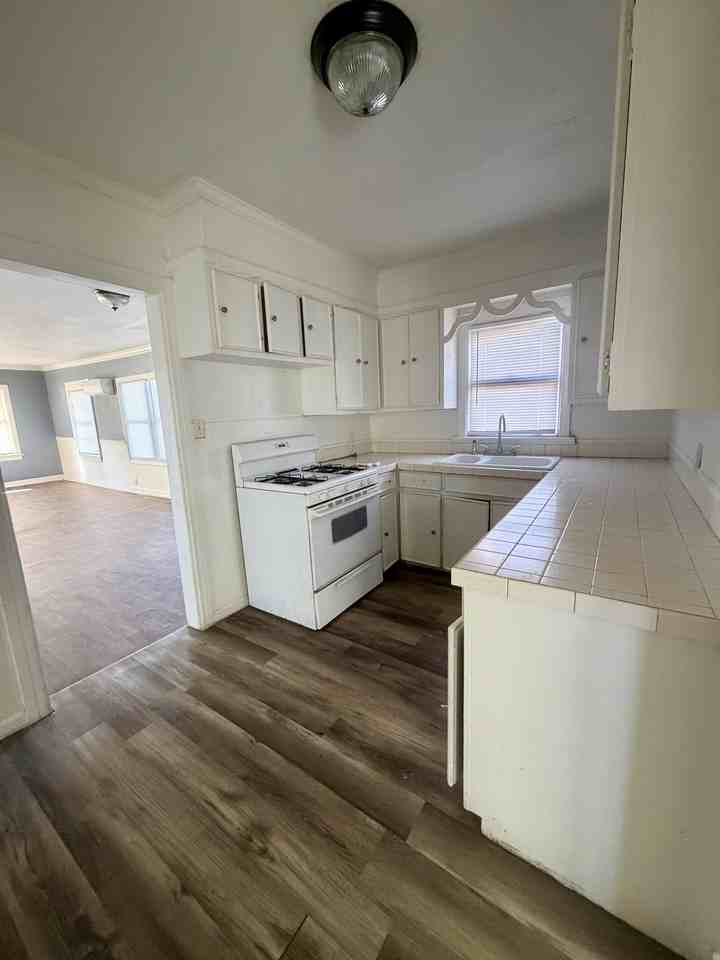 1324 Georgetown St #1 - Photo 5 of 18