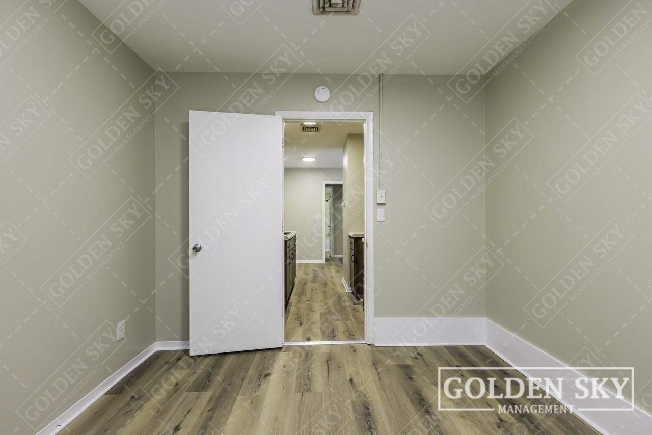 4611 South Madison StreetUnit 15 #15 - Photo 7 of 11