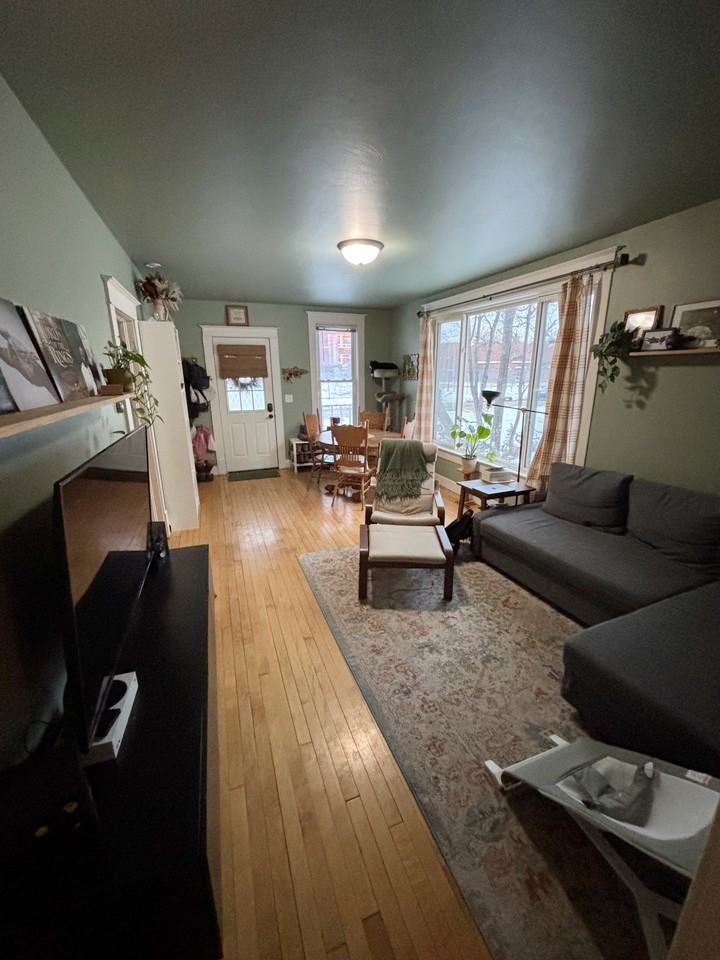 528 Centre St - Photo 6 of 13