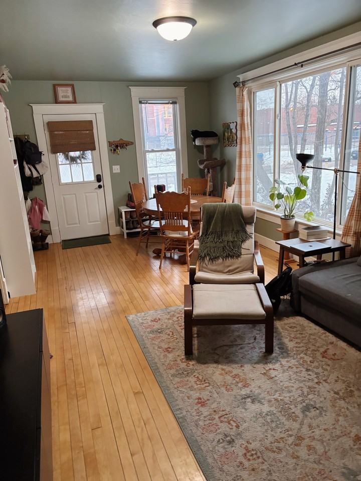 528 Centre St - Photo 7 of 13