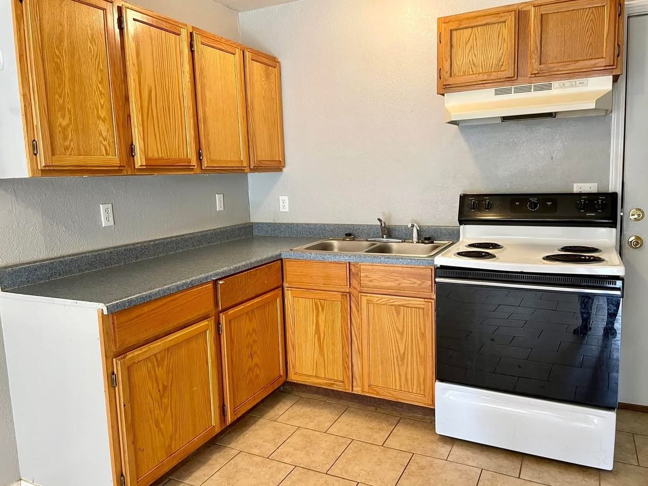 310 S B St #1 - Photo 2 of 13