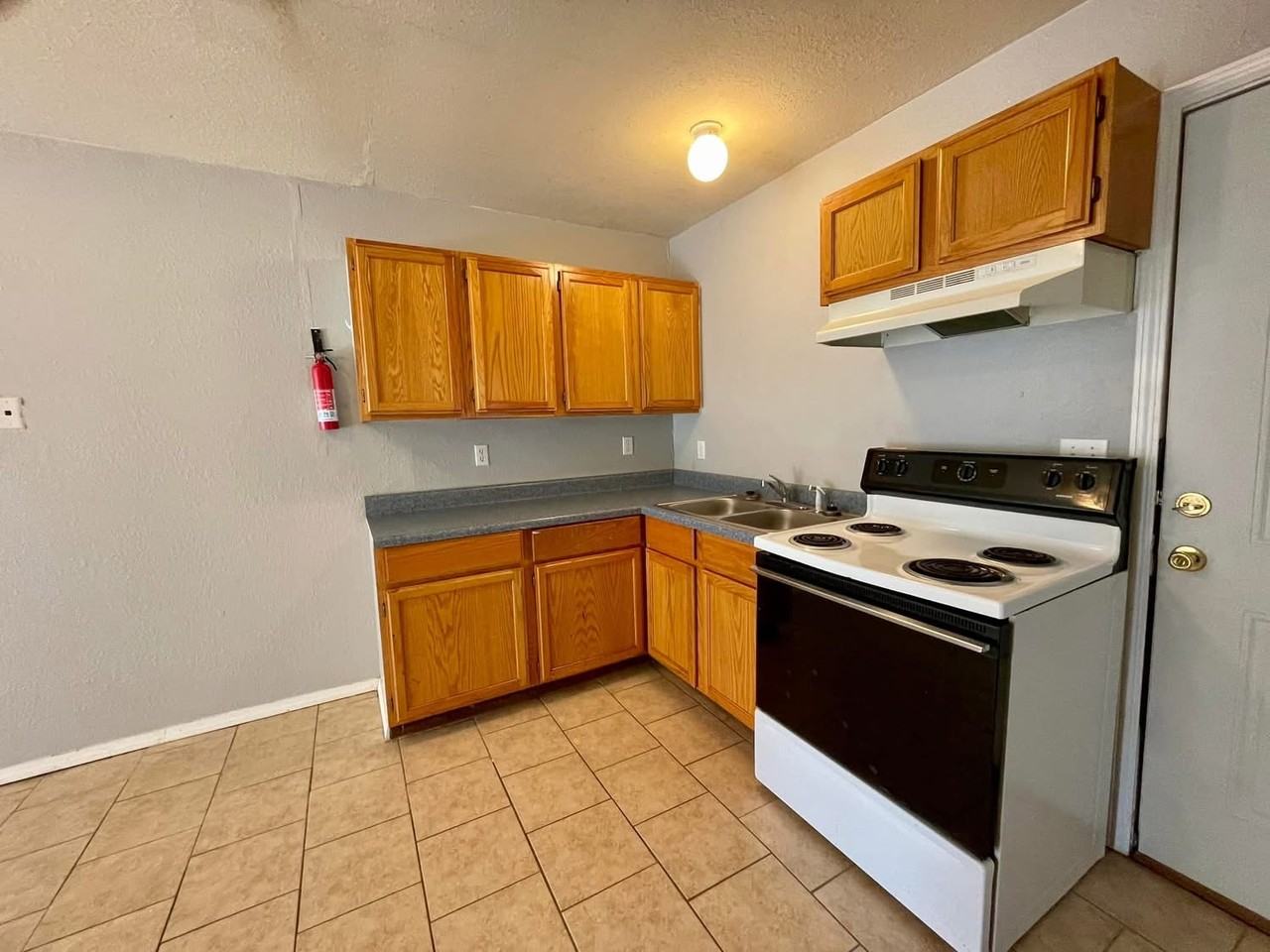 310 S B St #1 - Photo 3 of 13