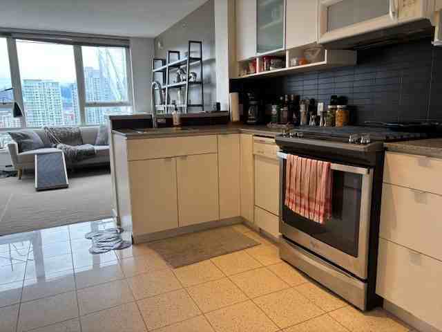 928 2206-928 Beatty Street #2206 - Photo 2 of 7