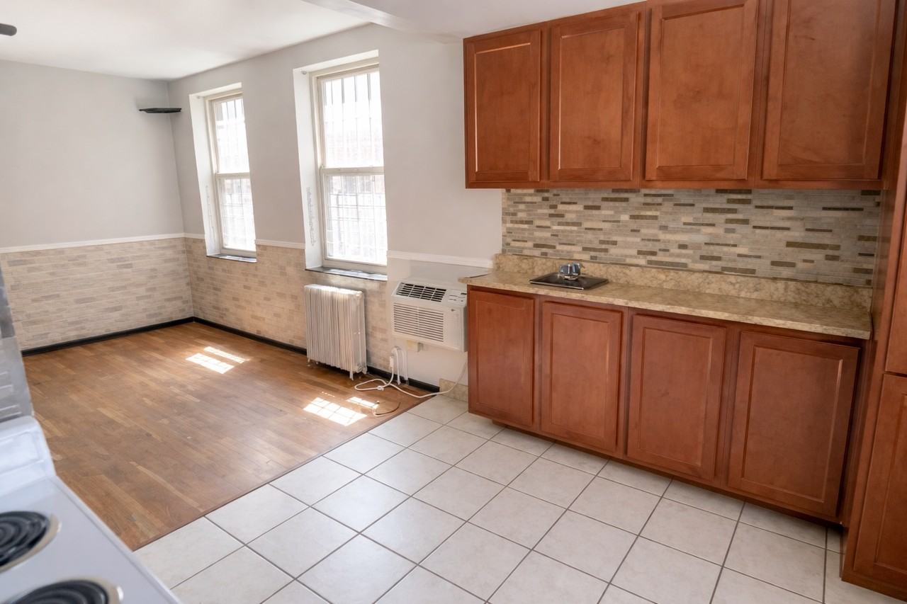 135 NORTH CRAIG STREETAPT 3 #L03 - Photo 2 of 9