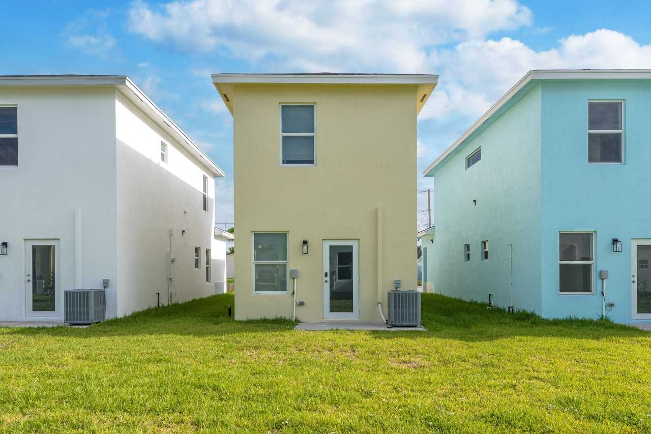 408 Nw 13th Ave #1 - Photo 3 of 16