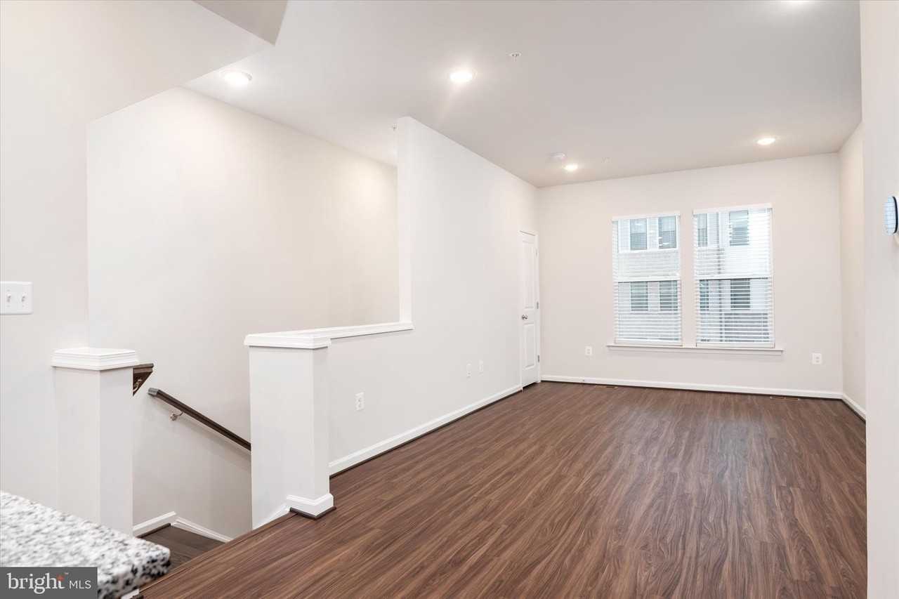 3401 Cormorant Dr - Photo 4 of 34