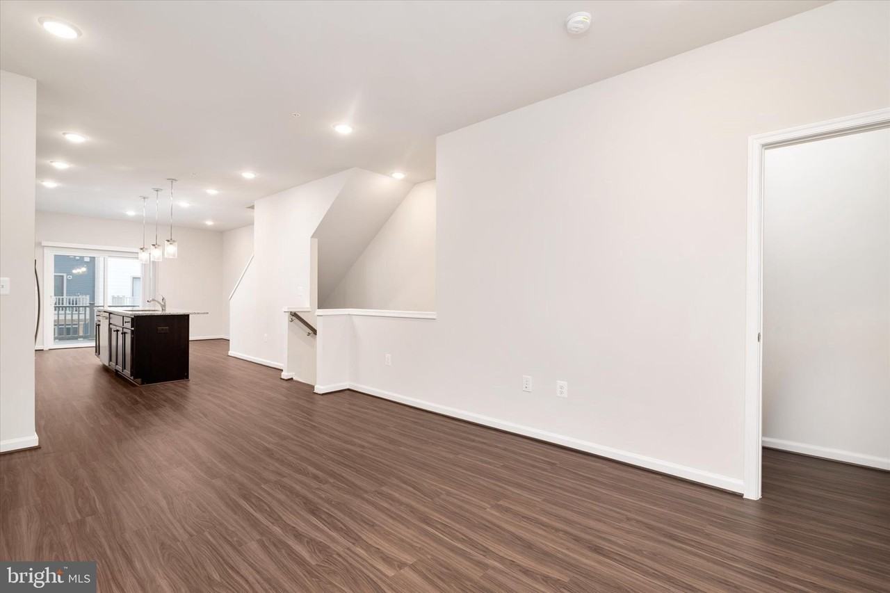 3401 Cormorant Dr - Photo 6 of 34