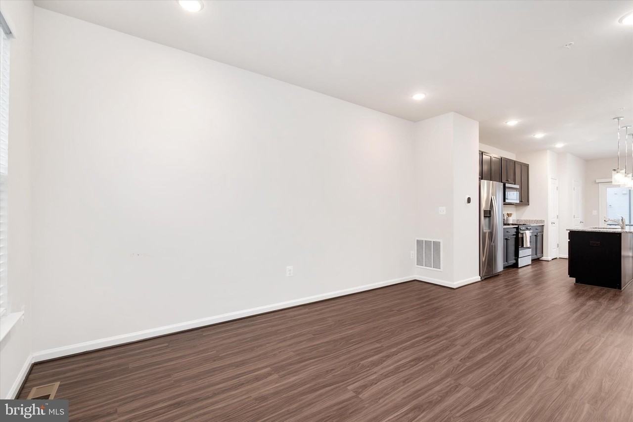 3401 Cormorant Dr - Photo 7 of 34