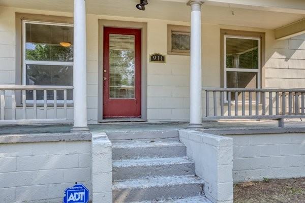 911 4th St #A - Photo 3 of 15