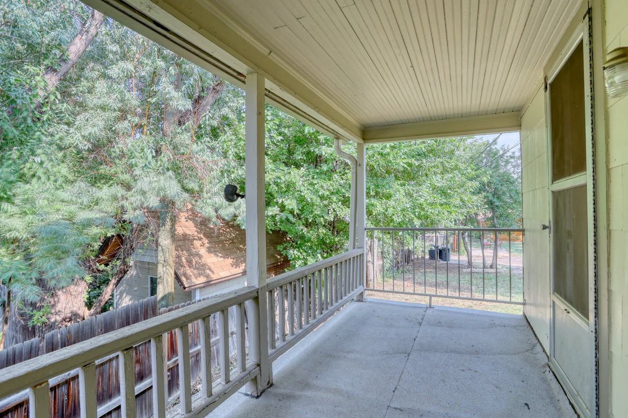 911 4th St #A - Photo 5 of 15