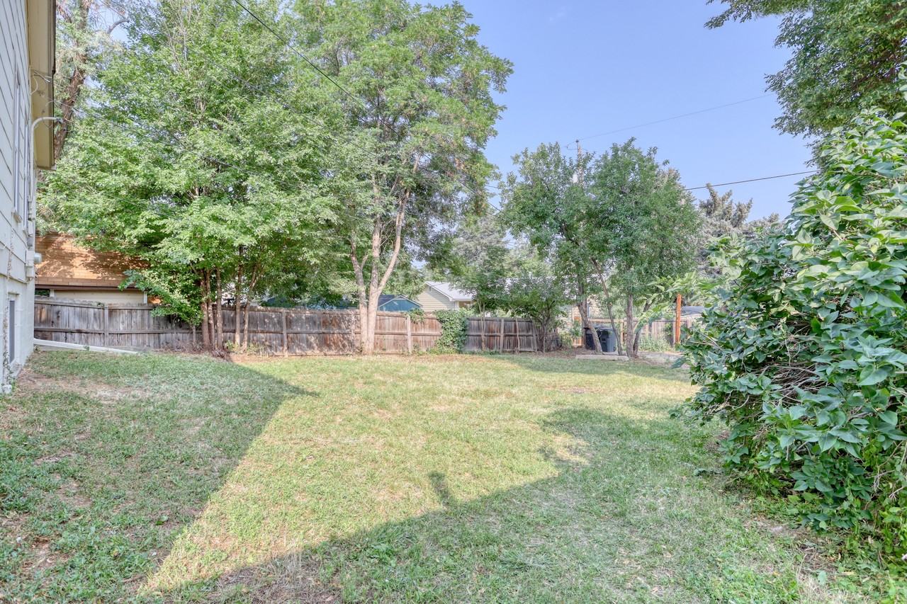 911 4th St #B - Photo 2 of 16