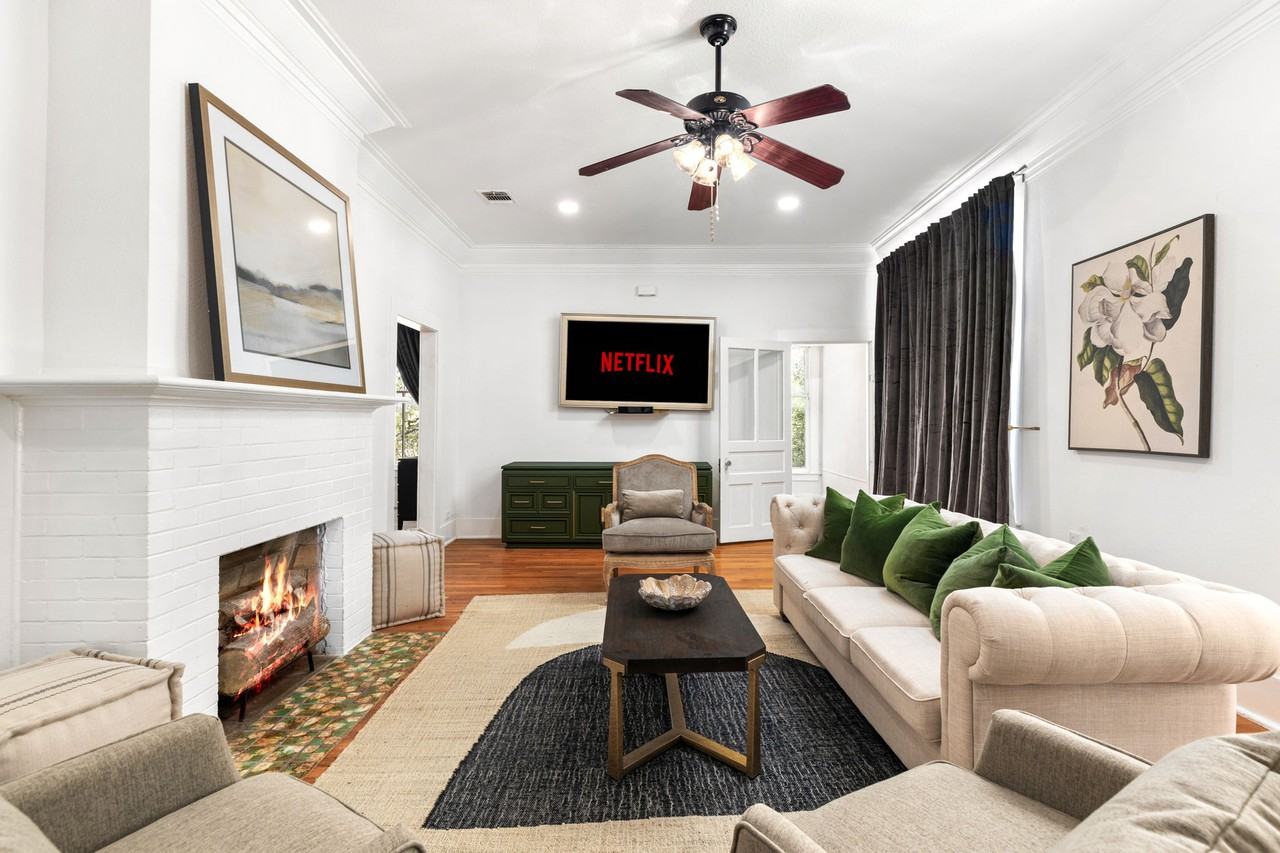 110 East Craig PlaceUnit 2 #2 - Photo 2 of 15