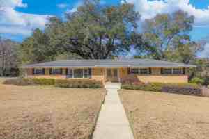 featured image of 202 Confederate Dr N #1