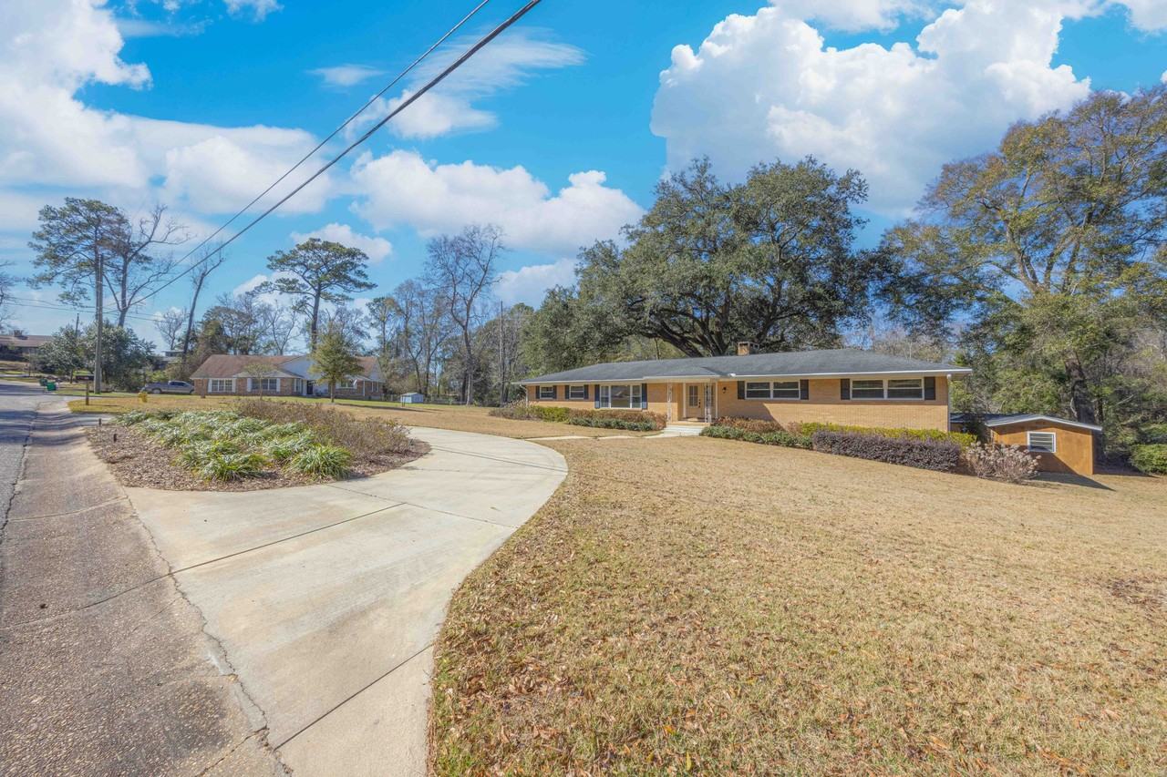 202 Confederate Dr N #1 - Photo 2 of 26